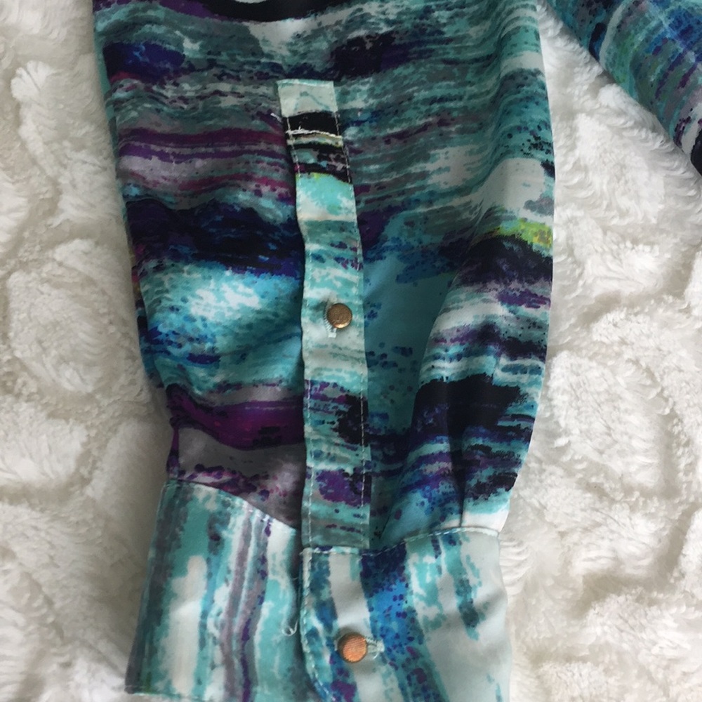 Beautiful Blouse - Picture 3 of 5